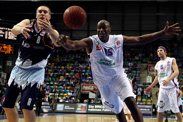 是许多年轻 是许多年轻